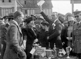 Aerial Derby 1919 - Prize giving