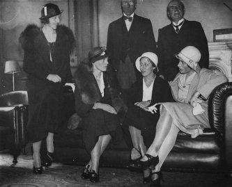Lady Bailey, Amelia Earhart, Amy Johnson, Winifred Spooner RAeC May 1932 [0738-0158]