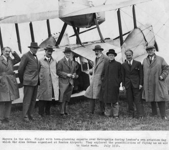 Alan Cobham with Airspeed Ferry G-ABSI and Mayors 28 July 1932 [0391-0114]