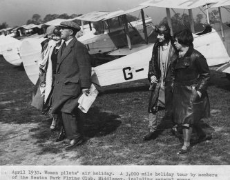 Womens Air Tour 17 Apr 1930 Sefton Brancker, Edith Chalmers, Rosalind Norman, Connie Leathart, Adelaide Cleaver [0031-0002]