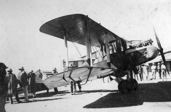 Blake, Macmillan, Malins Round-the-world flight attempt 1922 G-EBDL DH9a in Karachi [0920-0003a]