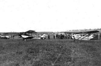 Kings Cup 1928 G-EBOT DH Moth (Winifred Spooner) G-EBOO HAC2 Minus (le Poer Trench) [0751-0172]