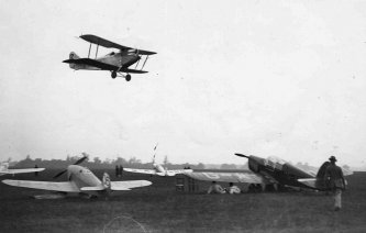 Kings Cup 1934 G-AAYZ Southern Martlet, G-ACNC Comper Streak, G-ACGR Percival Gull [0751-0083]