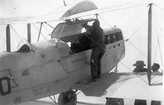Alan Cobham Croydon-Rangoon flight 1926 G-EBFO DH50 in Karachi [0920-0008b]